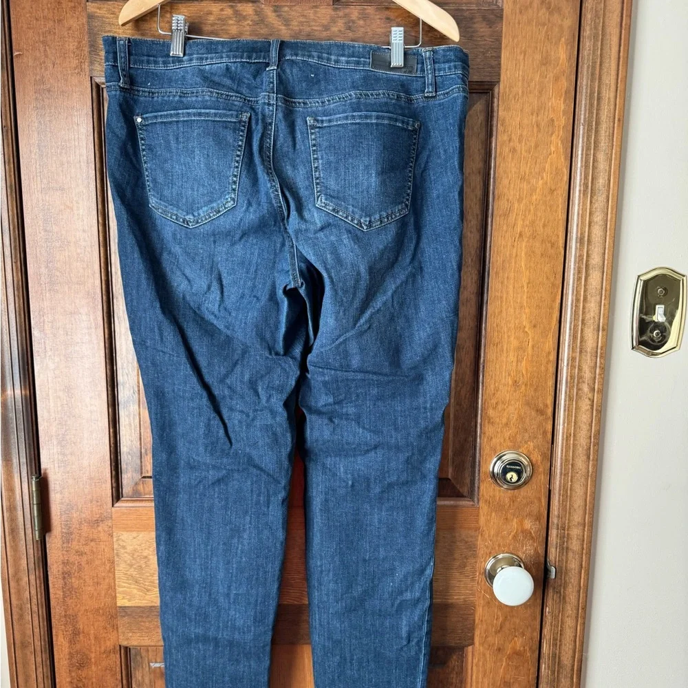 DKNY Jeans SOHO Skinny Medium Rinse 5-Pocket Denim Jeans Size  16W